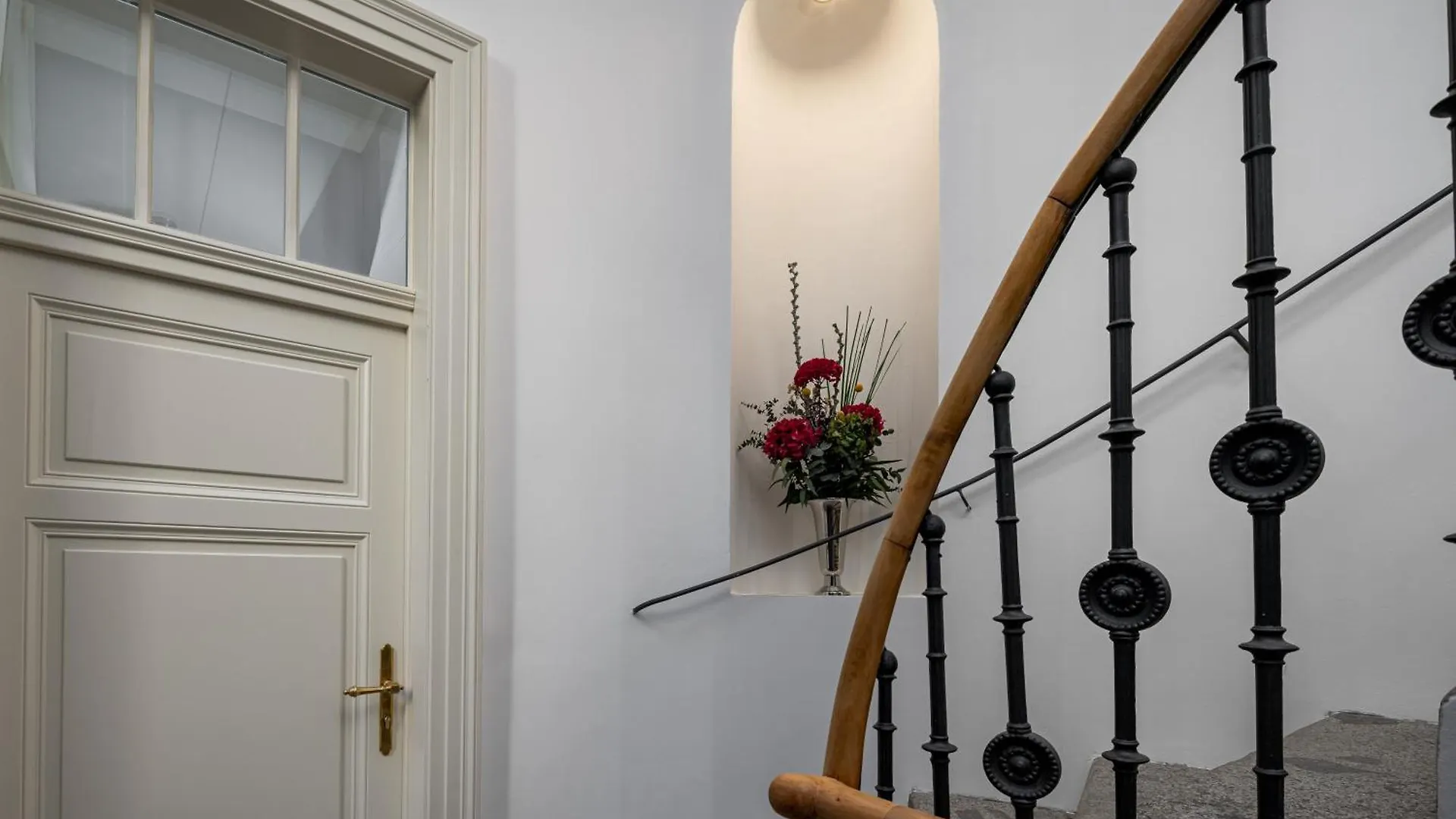 The Bridge Residence By Little King Praga Apartahotel